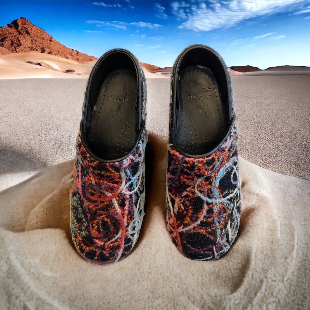 Dansko Clogs Sz euro 38 multicolor cloth fabric
